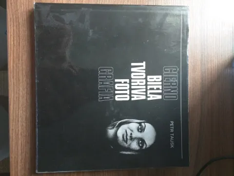 Čierno biela tvorivá fotografia