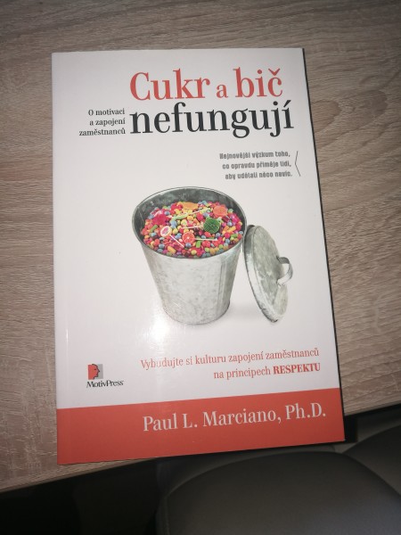 Cukr a bič nefunguji