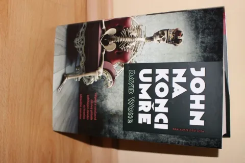 JOHN NA KONCI UMŘE