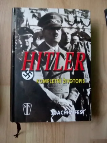 Hitler (kompletní životopis)