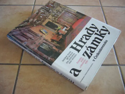 HRADY A ZAMKY V ČESKOSLOVENSKU — fotka 2