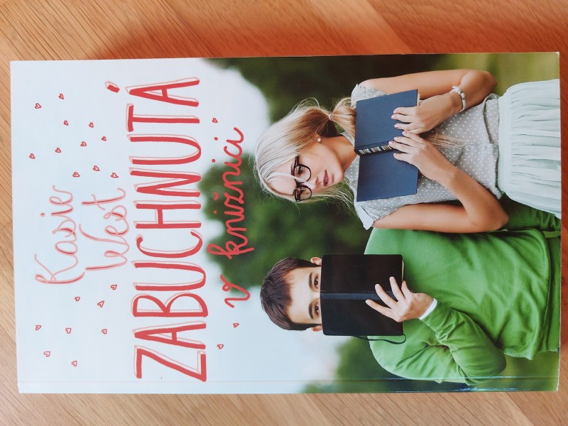 Zabuchnutá v knižnici