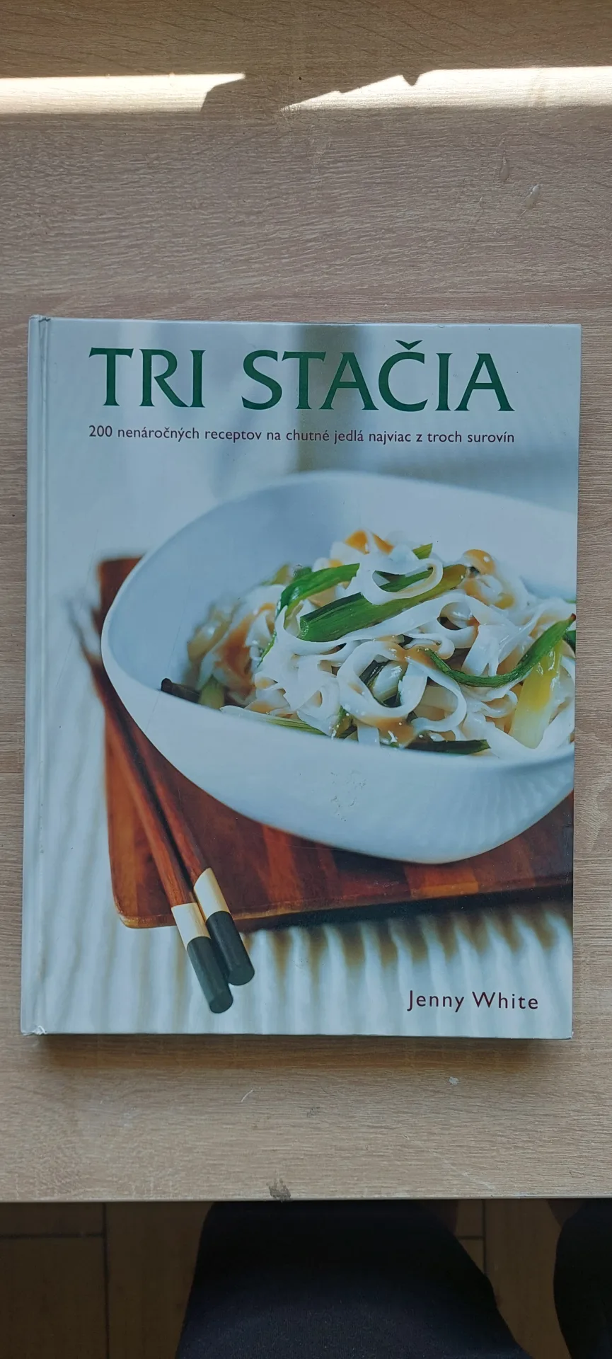 Tri stačia