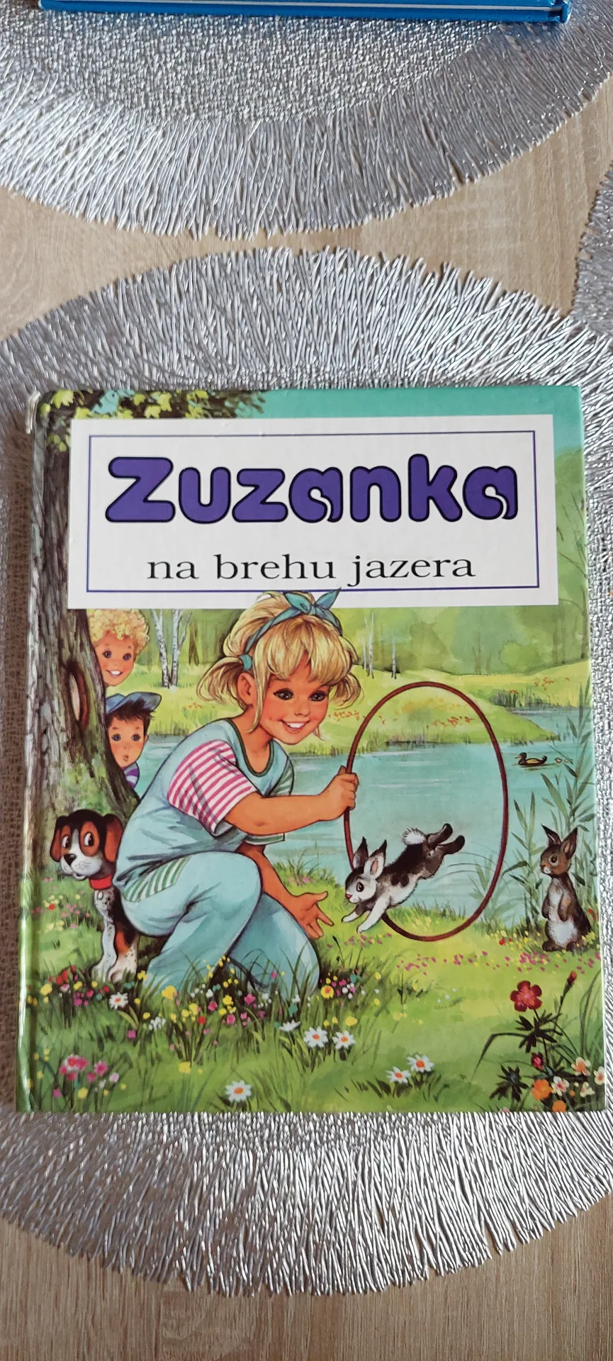 Zuzanka na brehu jazera