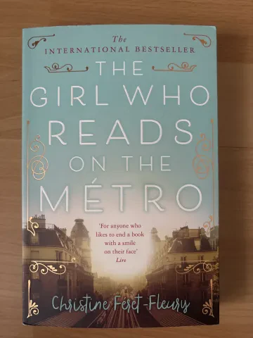 Girl Who Reads on The Metro